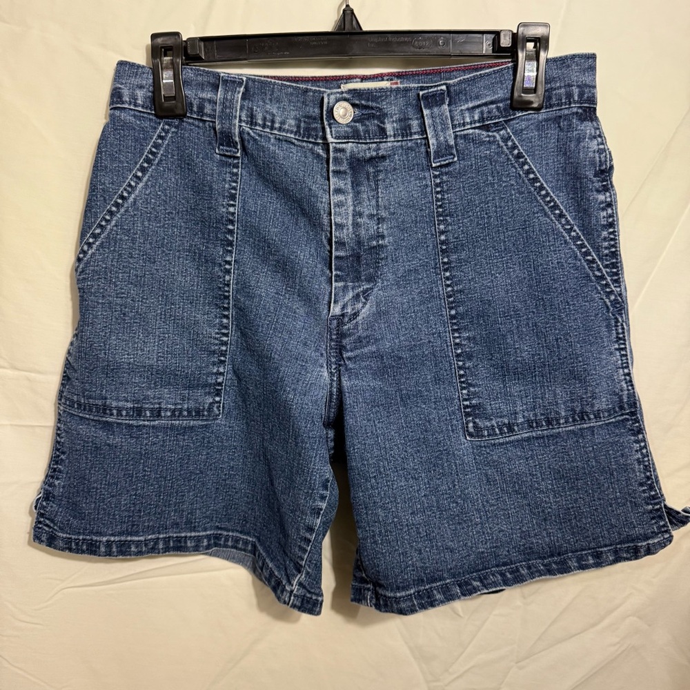 Vintage Levi's High Rise Large Pockets Blue Denim Shorts Size 8